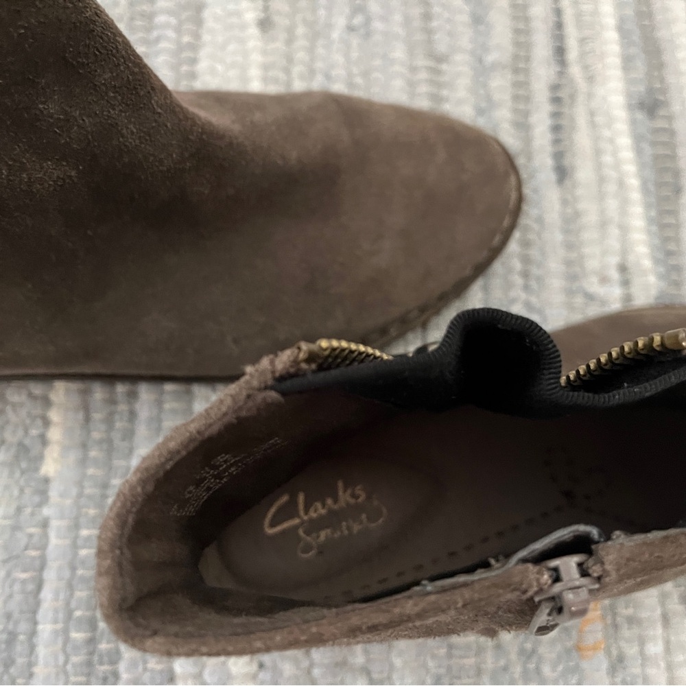 NWOT Brown Suede Ankle Boots - Picture 5 of 9